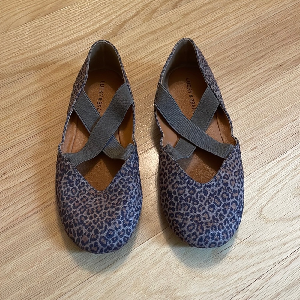 Leopard print x-strap shoe